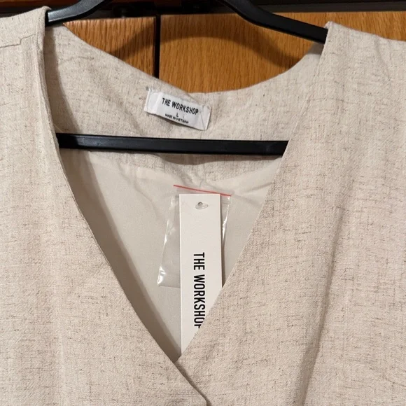 Boutique Beige cinched back Buttoned Vest Top - Picture 2 of 4